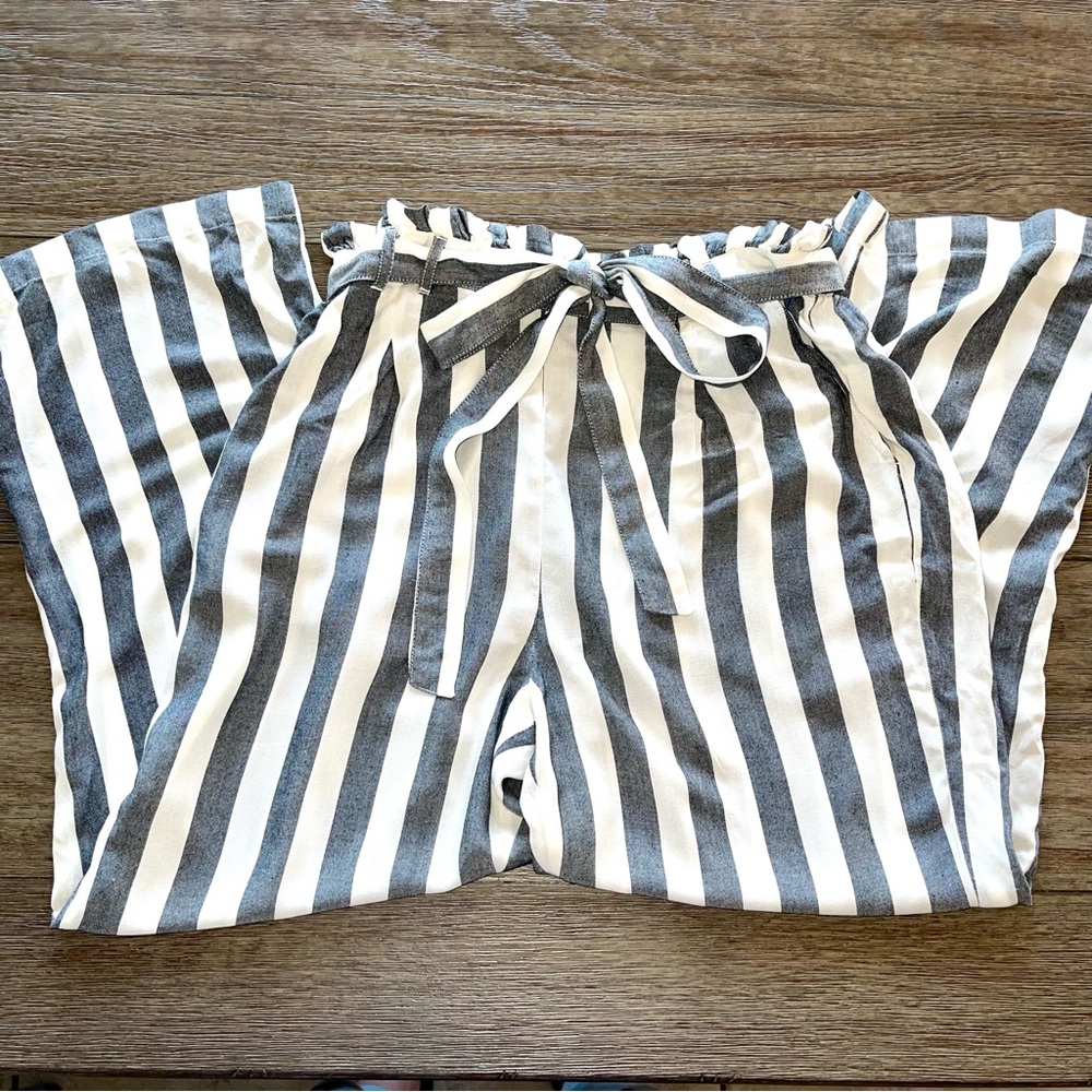 NWT American Eagle Paper bag pants - Size Large